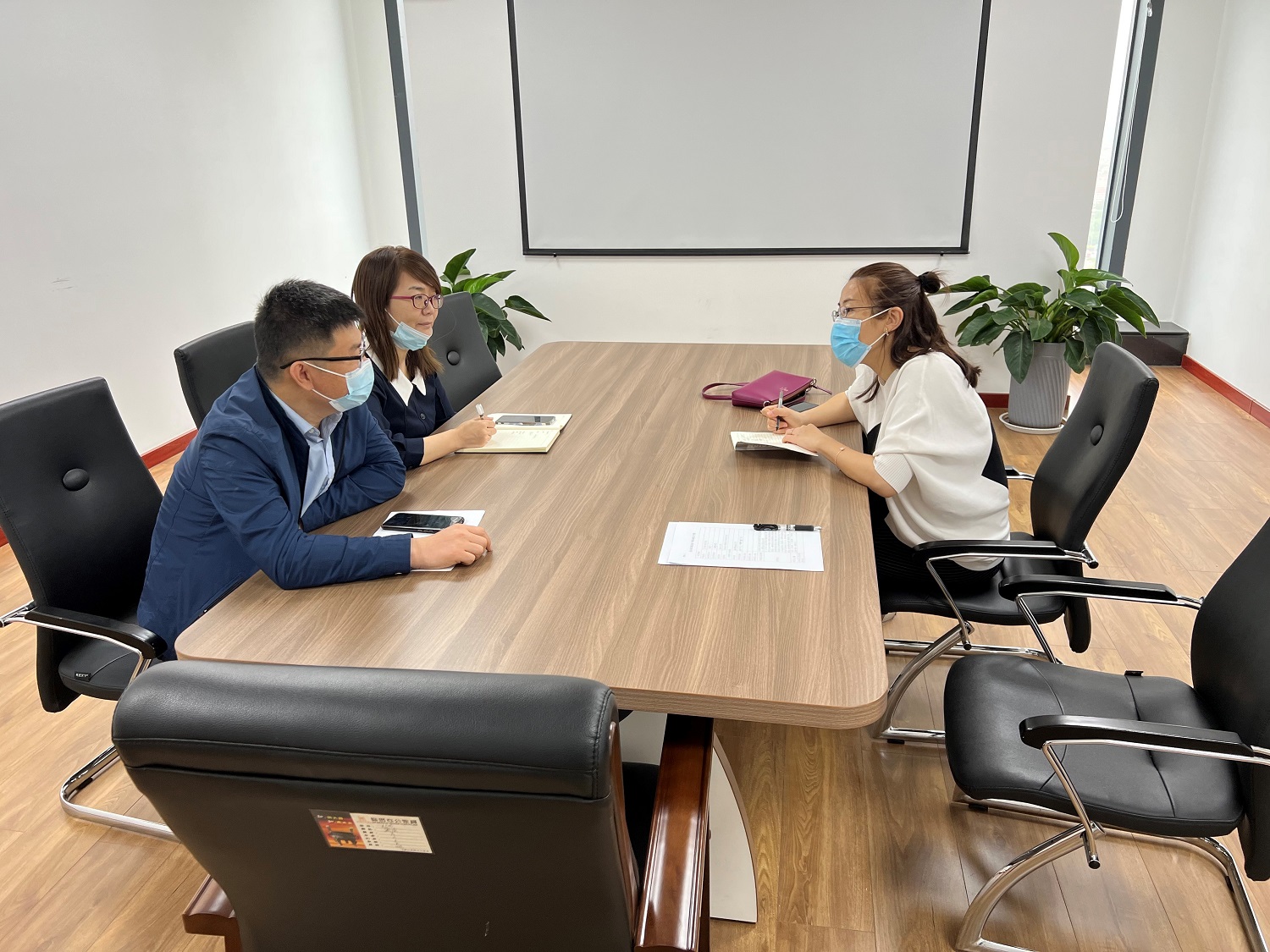校企聯(lián)動育英才 工商管理系啟動“訪企拓崗促就業(yè)”專項行動，深化教育咨詢服務發(fā)展路